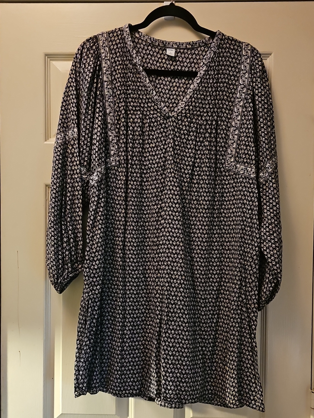 Black & White Printed V-Neck Women's Dress